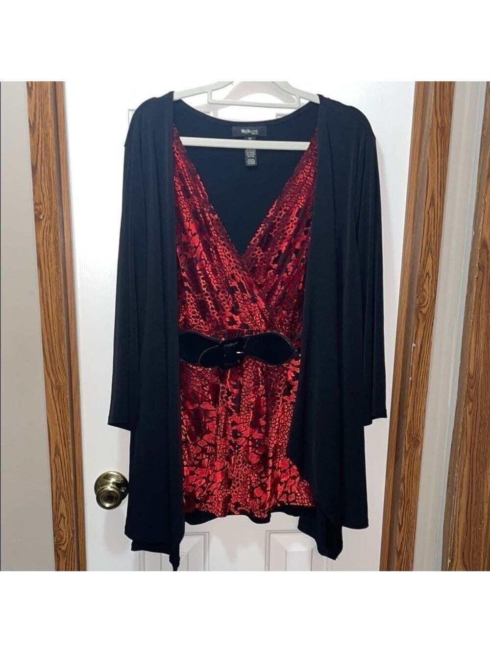 65. Style & Co Black & Red Burnout Blouse with Black Belt Accent 3X EUC